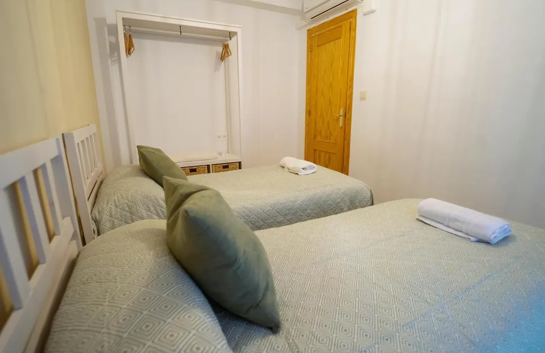 Apartamento Sol Granada - Espacioso, bien ubicado y muy valorado-1